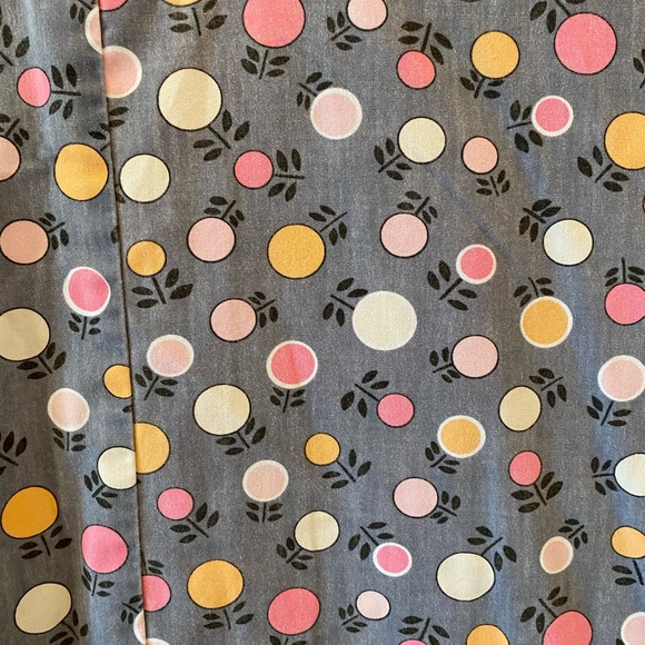 Scrub H.Q. Ladies SZ Small Top Blue/Green/Pink Floral - Picture 6 of 7